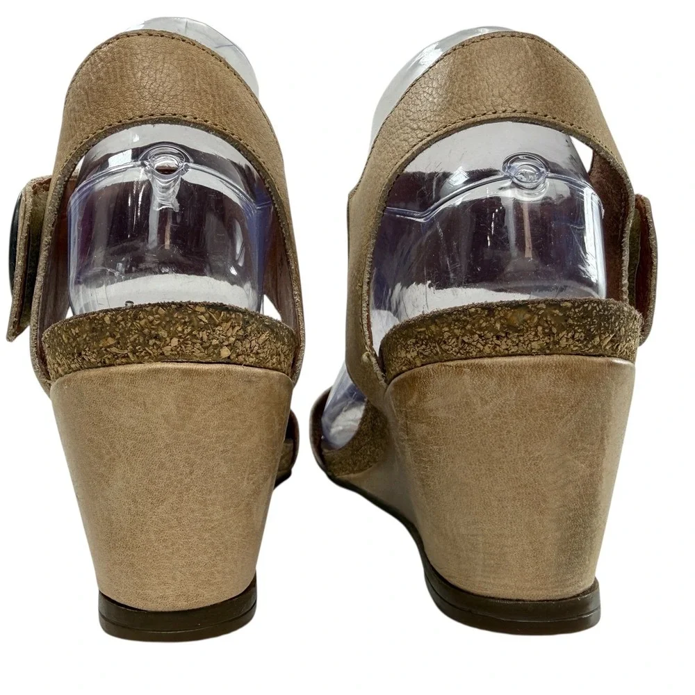 Taos Carousel 3 Comfort wedge sandals tan leather Women size 39 US 8.5‎ open toe